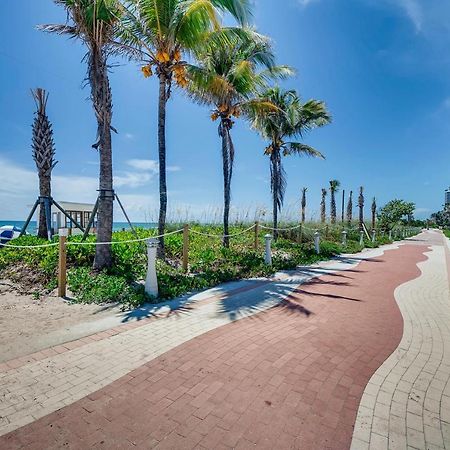 Castle Beach Suites By Vacation Media Miami Beach Exterior photo