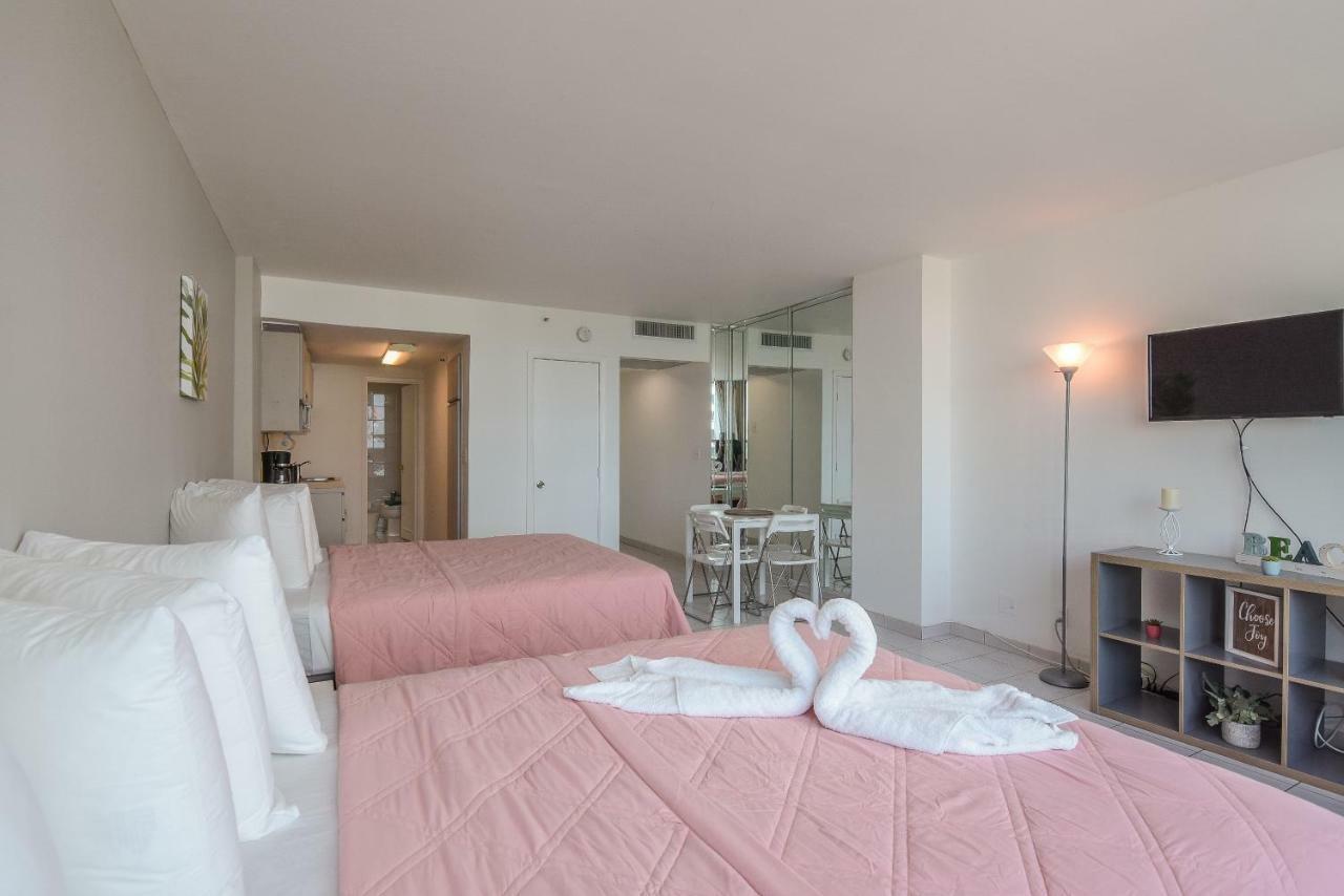 Castle Beach Suites By Vacation Media Miami Beach Exterior photo