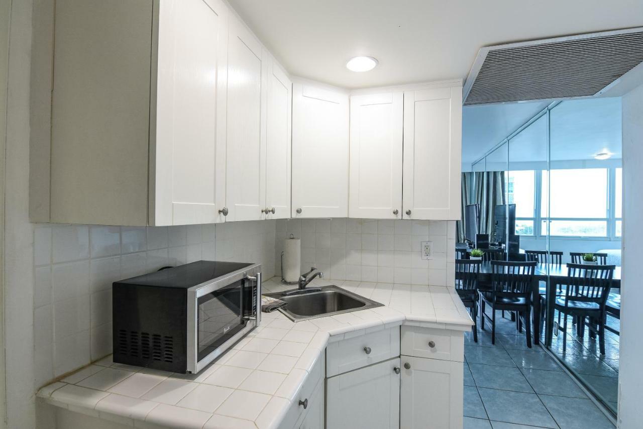 Castle Beach Suites By Vacation Media Miami Beach Exterior photo