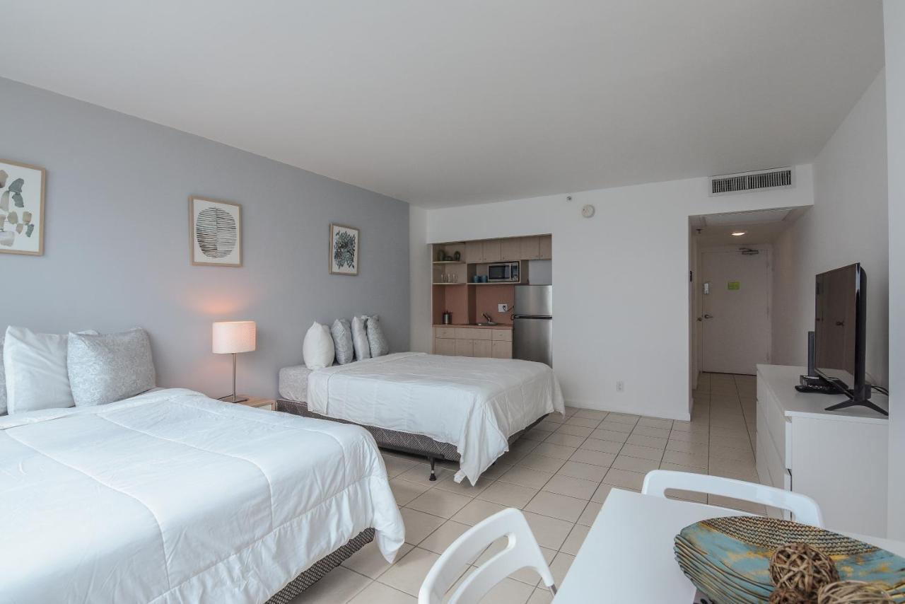Castle Beach Suites By Vacation Media Miami Beach Exterior photo